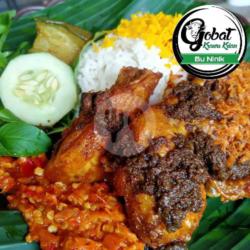 Nasi Sayap Ayam Bumbu Hitam   Free Sosro