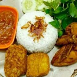 Pecel Ayam Kumplit