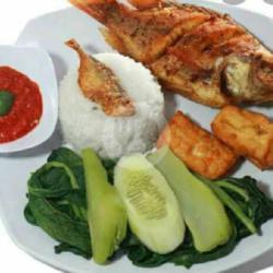 Nasi Tempong Nila