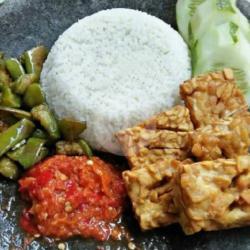 Nasi Penyetan Tempe