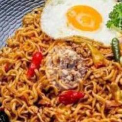 Mie Judes Gepuk Telur