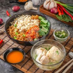 Mie Yamin Pedas Bakso Pangsit Tahu