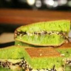 Pandan Separo Keju Separo Coklat