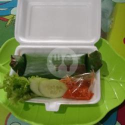 Nasi Bakar Ayam Suwir Sambal Lalapan