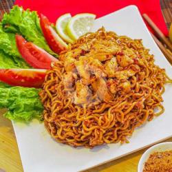 Mie Goreng Pedas Ayam Goreng