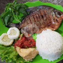 Bawal Goreng   Nasi   Lalapan Tahu/tempe