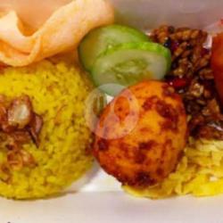 Nasi Kuning Telor Balado