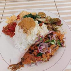 Ikan Bakar Selar   Nasi Cabe Ikan Jengkol