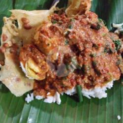 Nasi Pecel. Ikan Telor.   Tahu