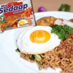 Mie Sedaap Goreng Telor Ceplok