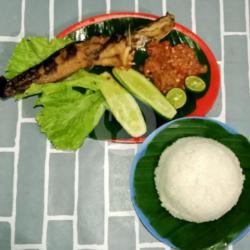 Nasi Pecel Lele Sambal Mentah Segar