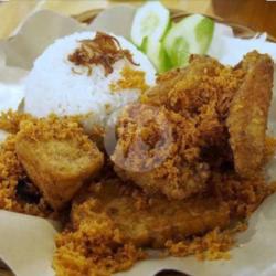 Nasi Ayam Kremes