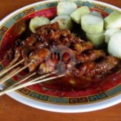 Sate Ayam Dan Lontong