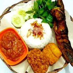 Pecel Lele Nasi Uduk