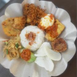 Nasi Uduk   Telur Tahu Balado   Ayam Goreng Laos