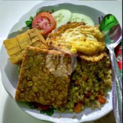 Nasi Goreng Tempe Tahu Plus Telor Mata Sapi