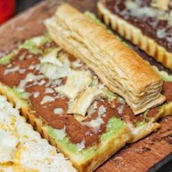 Roti Bakar Avocado Milo