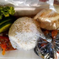 Paket Nasi  Cumi Tinta Hitam  Sambal  Kerupuk