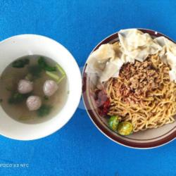 Mie Ayam Pangsit Rebus Plus Bakso