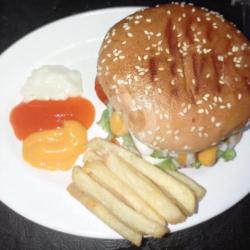 Beef Burger Chesee   Kentang Goreng