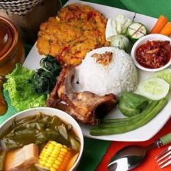 Nasi Ayam   Sayur Asem   Sambel Lalap Tahu