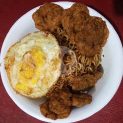 Mi Telur Goreng Keripik Ayam Ala Jojo