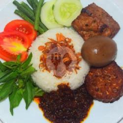 Nasi Telor, Tahu, Tempe Bacem   Teh