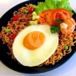 Indomi Goreng Telur Mata Sapi