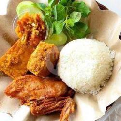 Paket Ayam Penyet, Nasi, Ayam, Tahu, Tempe, Lalapan, Sambal