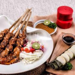 Sate Kambing Gule Lontong 1