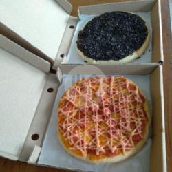 1x Pizza Sosis  1x Pizza Choco Meses Holand