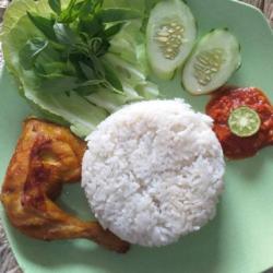Lalapan Ayam Goreng Sambel Terasi Goreng