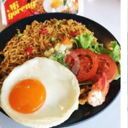 Paket Kenyang  Nasi  Indomie Goreng  Ayam Sayap/paha   Telur