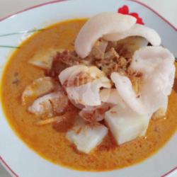 Katupek Gulai   Telur