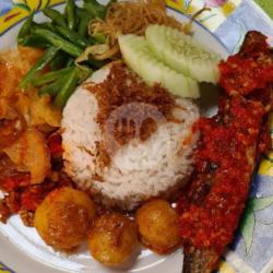 Nasi Lemak Ikan Dencis