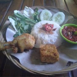 Ayam Goreng Upin -ipin   Nasi   Tempe