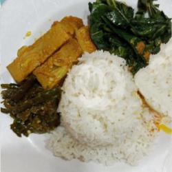 Nasi Campur Sayur Nangka Lalap Daun Singkong Sambal Ijo