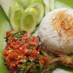 Ayam Penyet Kemangi  Nasi