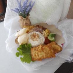 Nasi Uduk   Tempe Goreng Es Teh