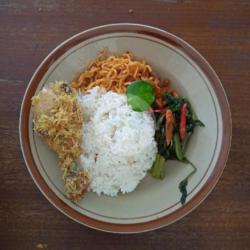 Nasi Campur Ayam Srundeng