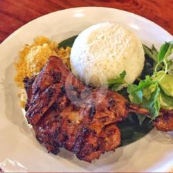 Ayam Bakar Setengah Ekor Komplit