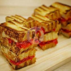 Roti Bakar Selai (strawbery / Nanas / Bluebery)