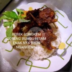 Bebek Goreng Bumbu Hitam