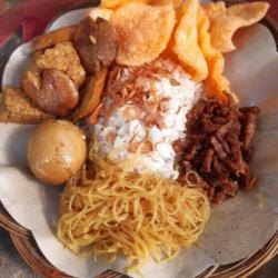 Nasi Uduk Bihun Semur