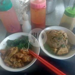 Mie Bakso Mercon Cingcang  Tahu Isi Bakso