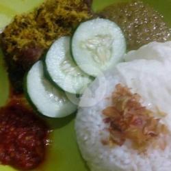 Nasi Ayam Goreng Bumbu Meduro (bumbu Kuning)