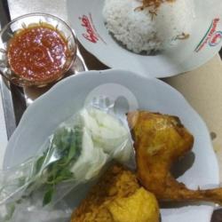 Ayam Goreng Paha   Nasi Uduk   Tahu   Tempe