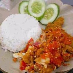 Ayam Geprek Lalapan   Nasi   Tahu / Tempe