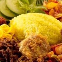 Nasi Kuning Ayam Goreng Telor Suwir Pake Kotak