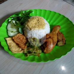 Nasi Penyetan Ayam Sambel Ijo